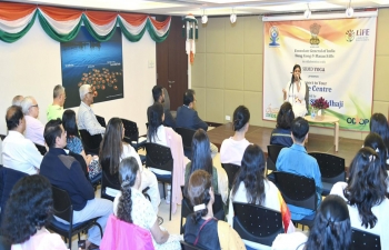 Session on 'Connect to your Peace Centre' and Desk Yoga workshop by Atmarpit Shraddha ji, SRMD Yoga